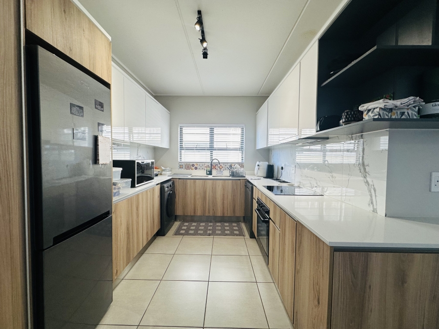 To Let 3 Bedroom Property for Rent in Sandown Western Cape